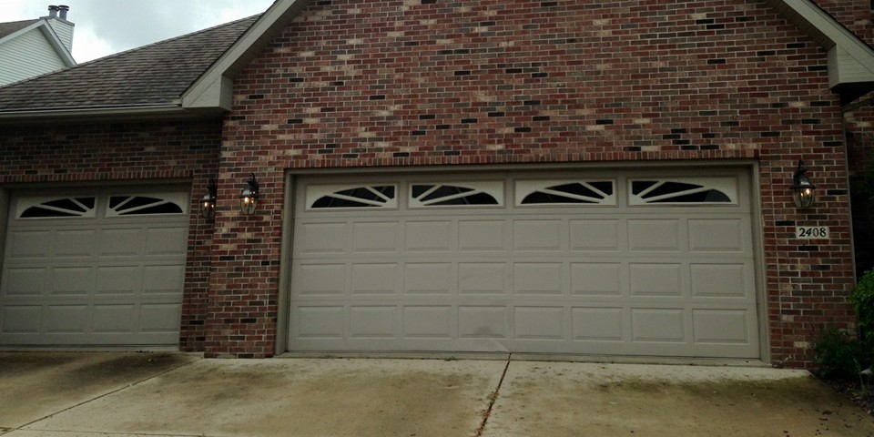 old residential Garage doors before replacement - Glenn Brothers - Springfield, IL